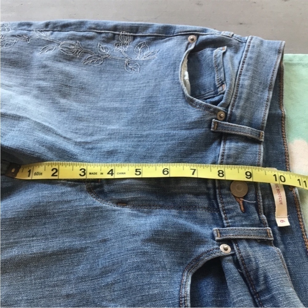 Levi’s Classic Bootcut Floral Embroidered Mid Rise Jeans Size 6 - Picture 14 of 15